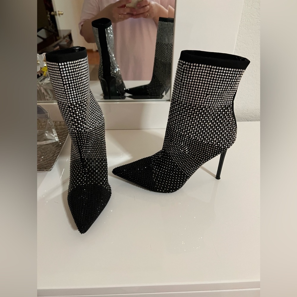 Steve Madden boots flocked leather sole size 8